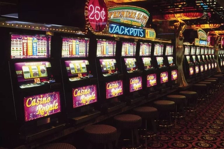 Live casino tables and sports dashboard on 29hoki slot